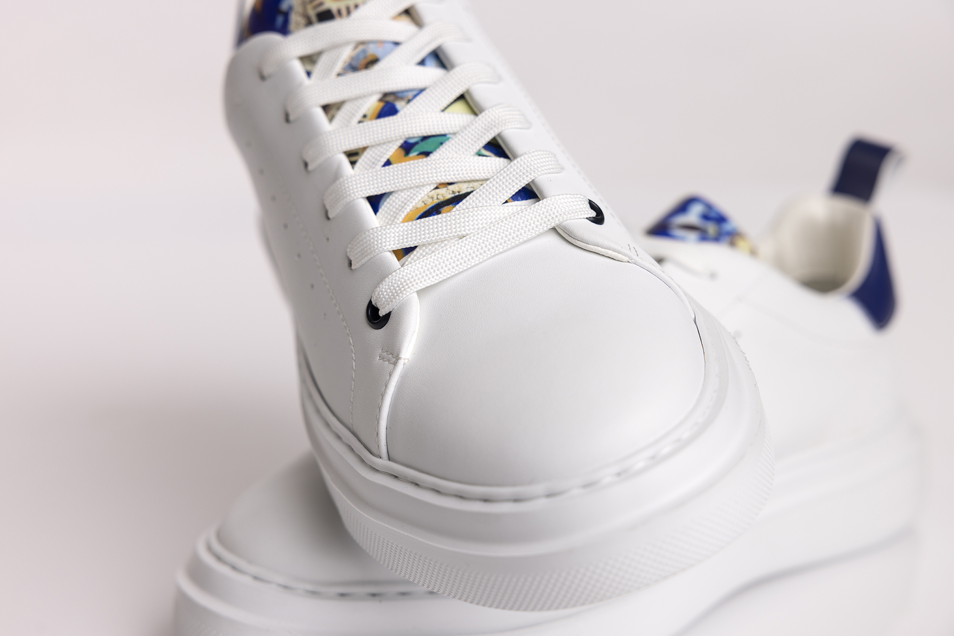 ISE 2026 Limited Edition Sneaker - Thumbnail 4